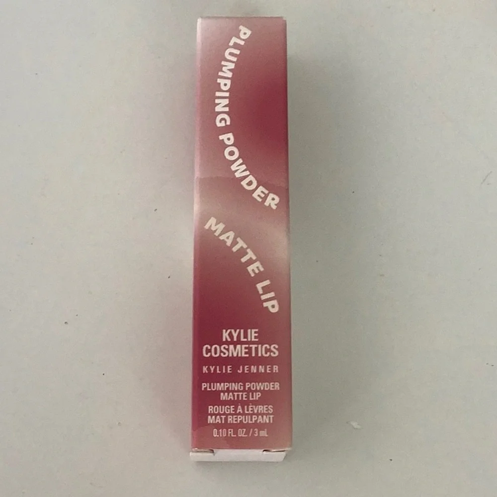 KYLIE COSMETICS   Plumping Powder Matte Lip